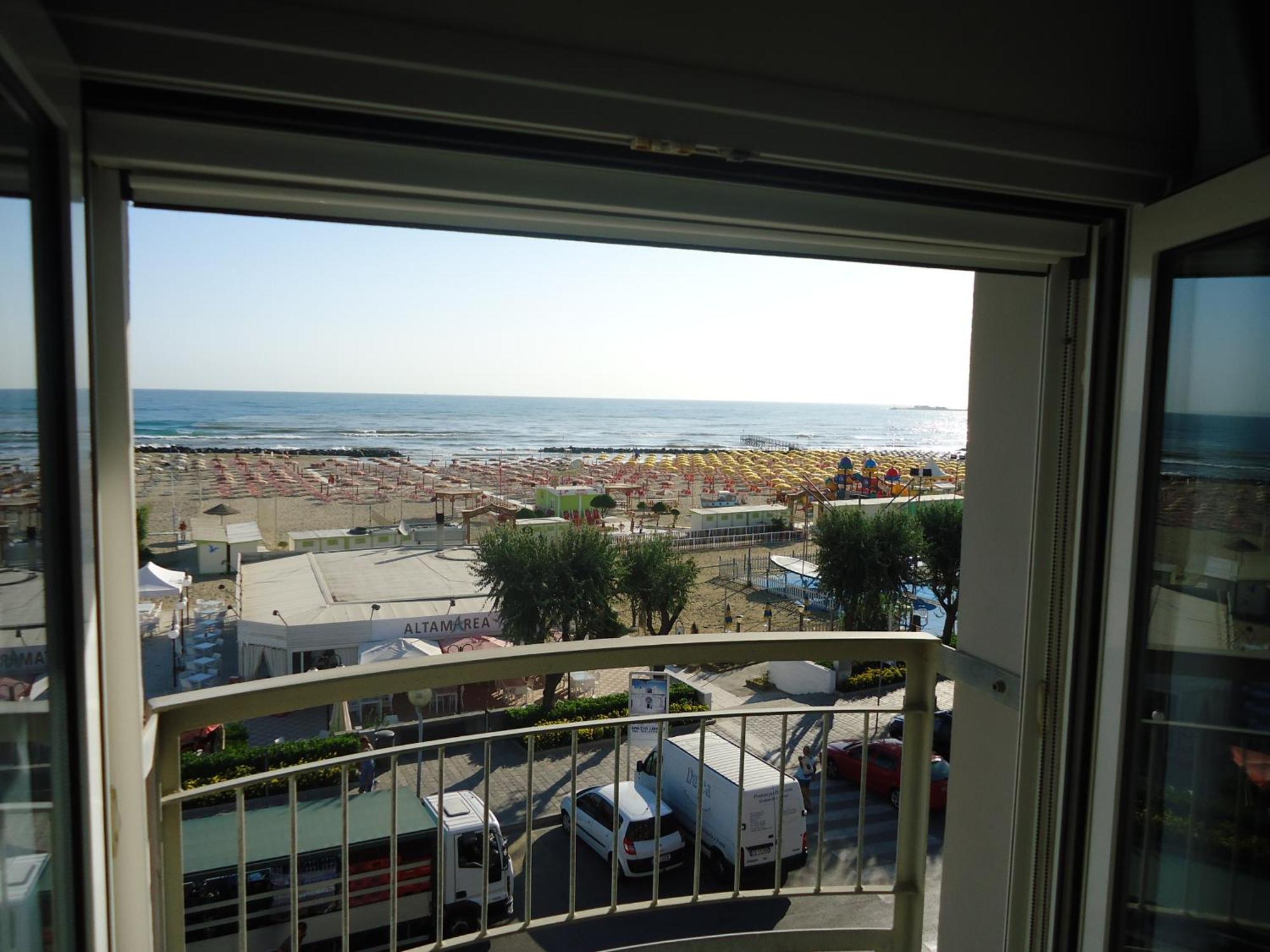 Hotel L&V Rimini Extérieur photo