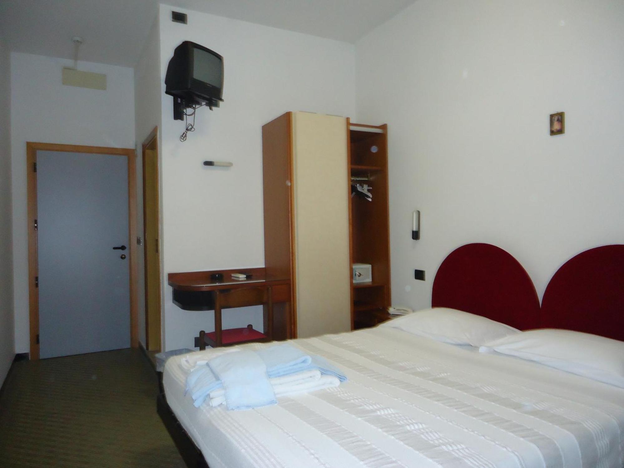 Hotel L&V Rimini Extérieur photo