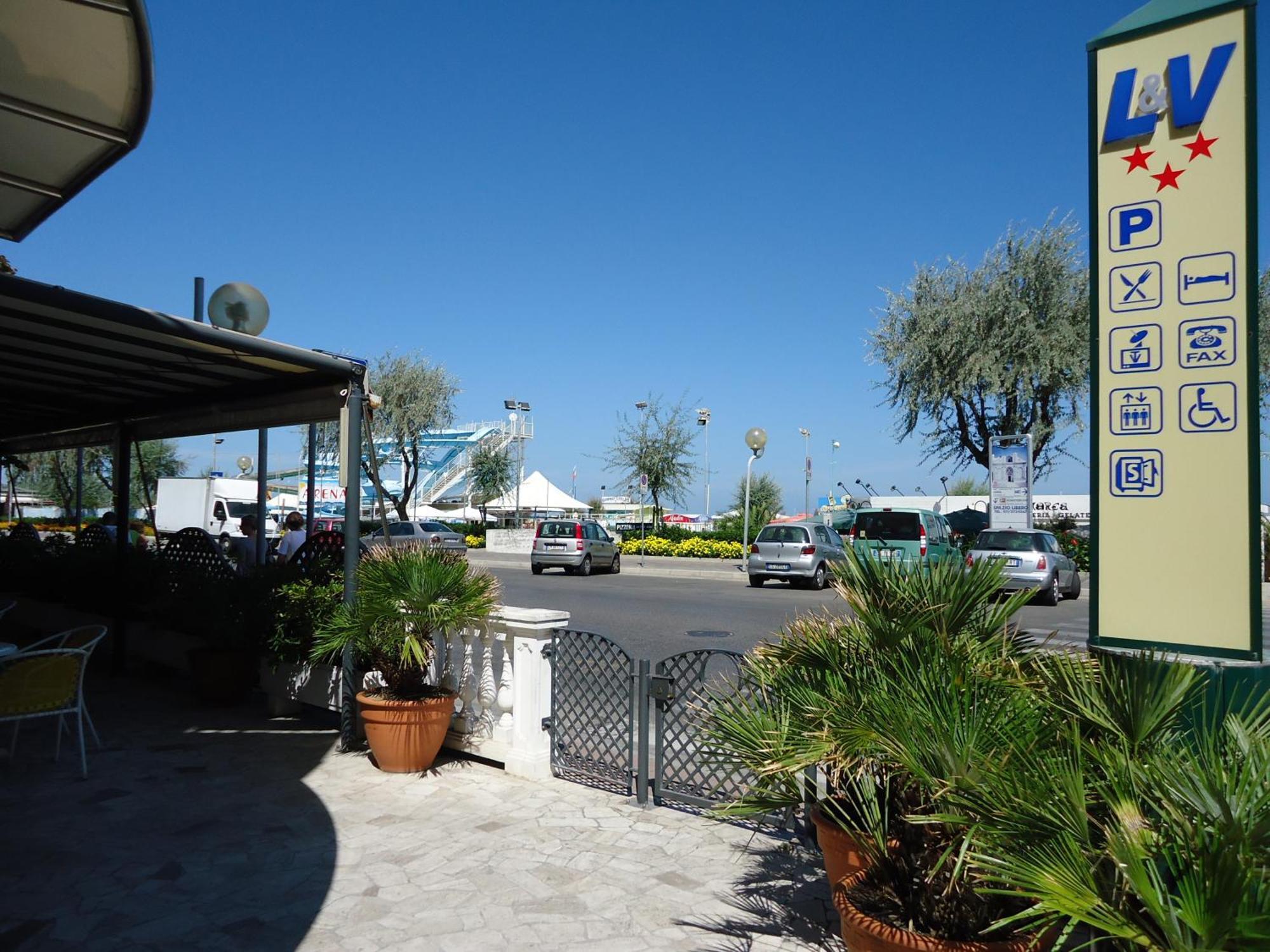 Hotel L&V Rimini Extérieur photo
